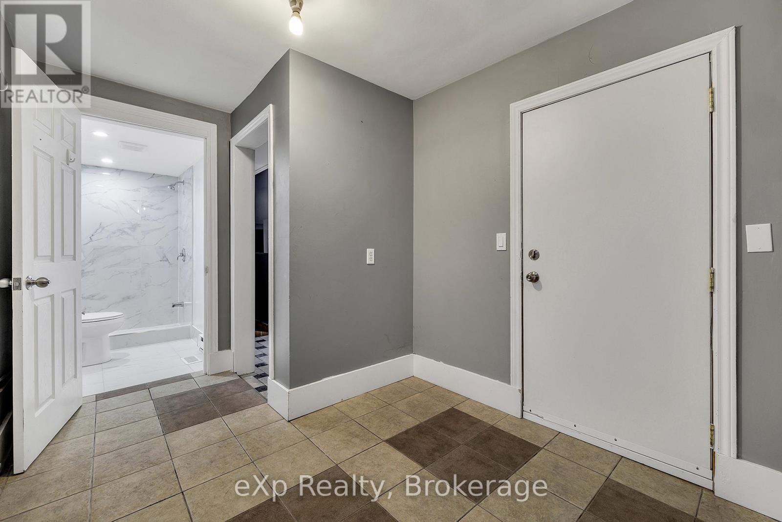 2 - 174 William Street, Brantford, ON - Indoor Photo Showing Other Room