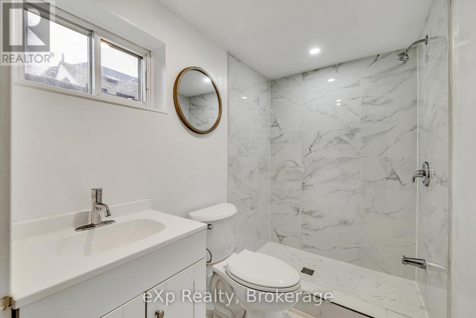 2 - 174 William Street, Brantford, ON - Indoor Photo Showing Bathroom