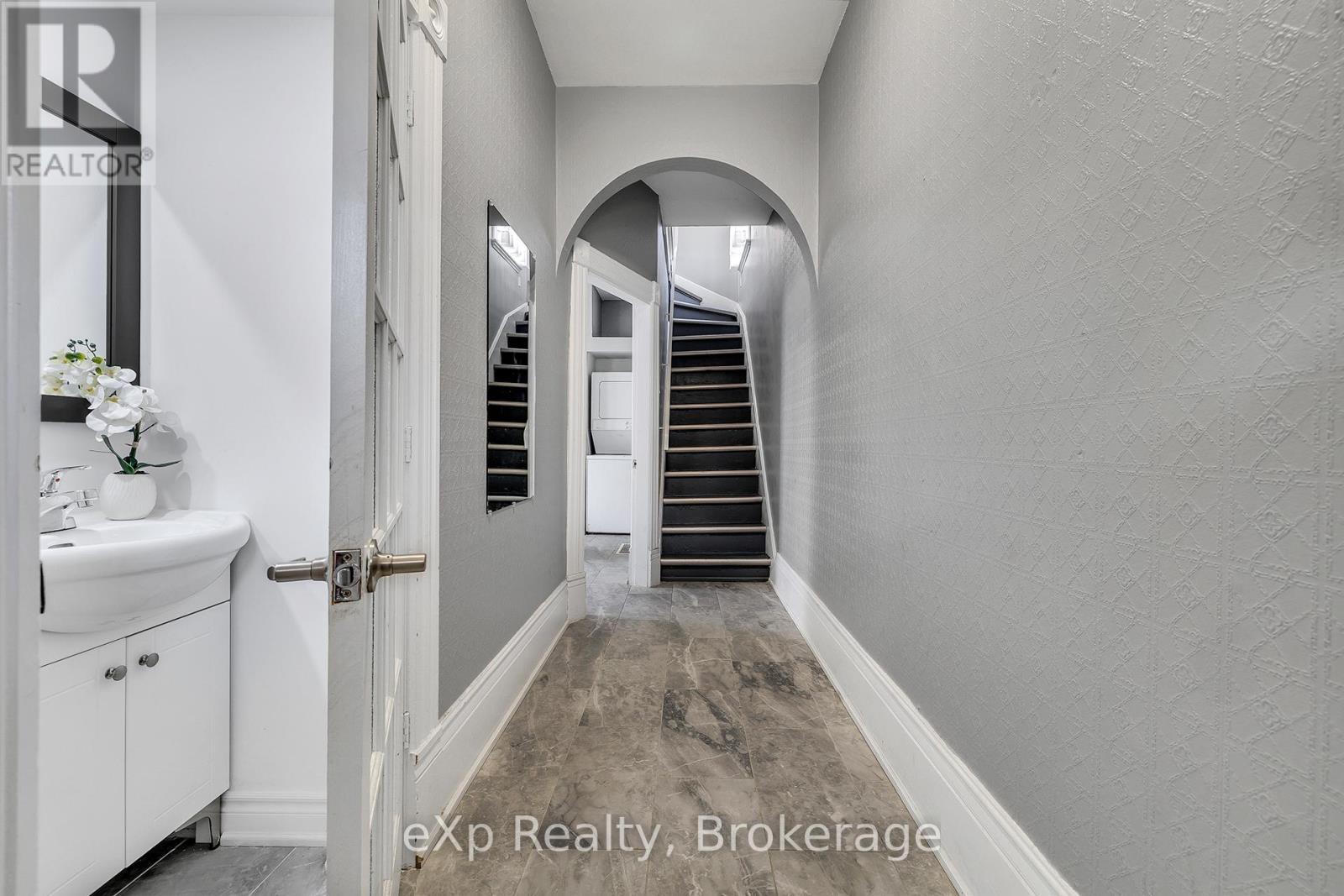 1 - 174 William Street, Brantford, ON - Indoor Photo Showing Other Room