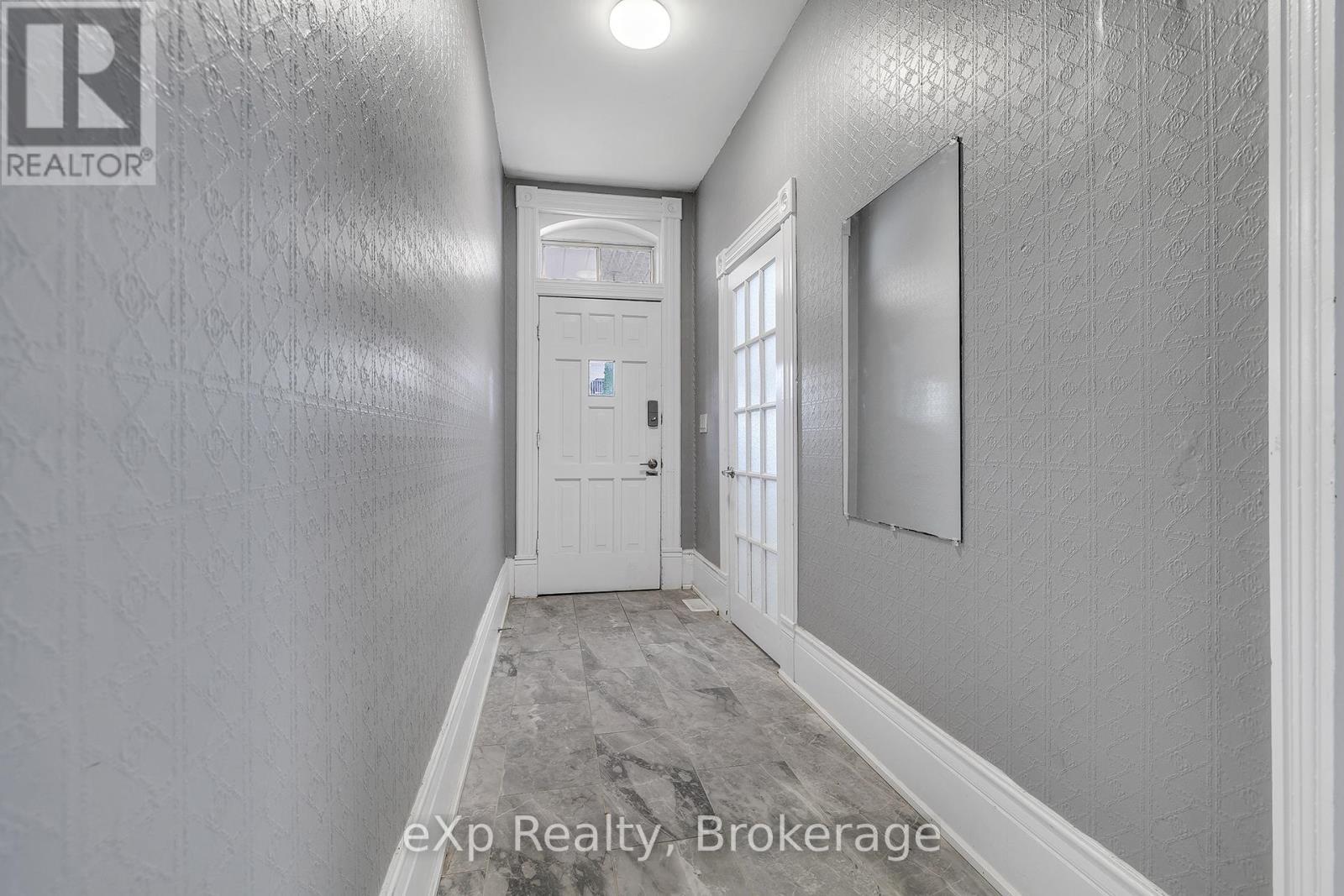 1 - 174 William Street, Brantford, ON - Indoor Photo Showing Other Room