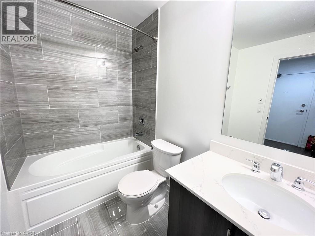 251 Northfield Drive Unit# 415B, Waterloo, ON - Indoor Photo Showing Bathroom