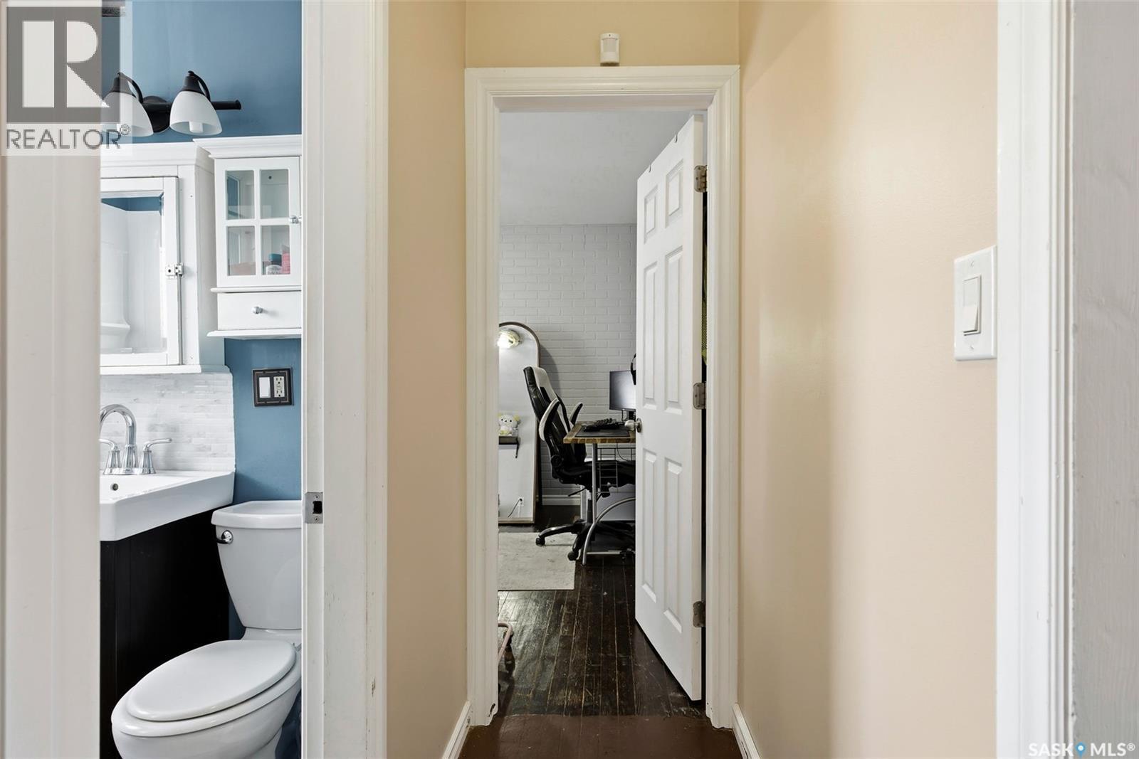 725 Mctavish Street, Regina, SK - Indoor Photo Showing Bathroom