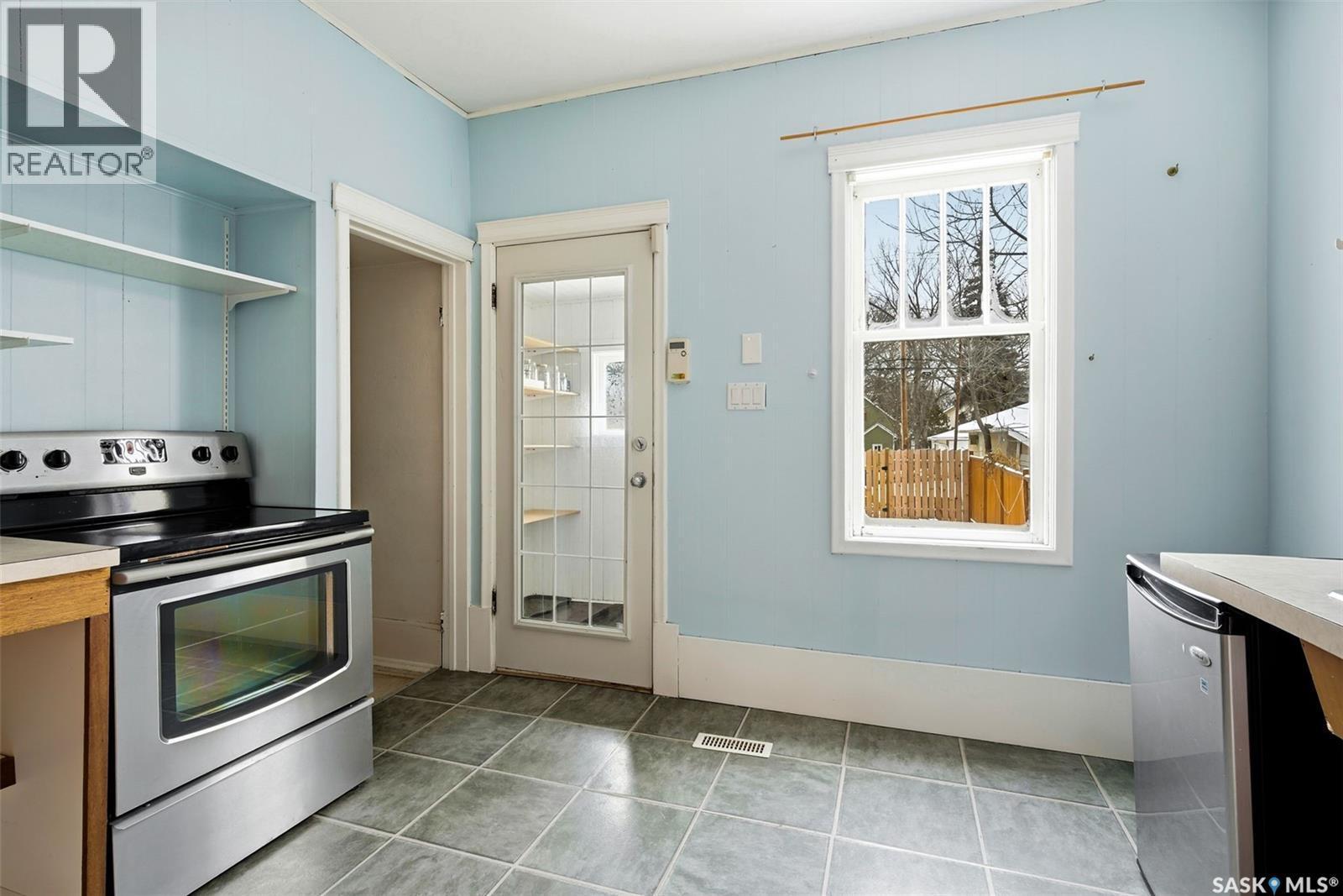 1929 Toronto Street, Regina, SK - Indoor Photo Showing Kitchen