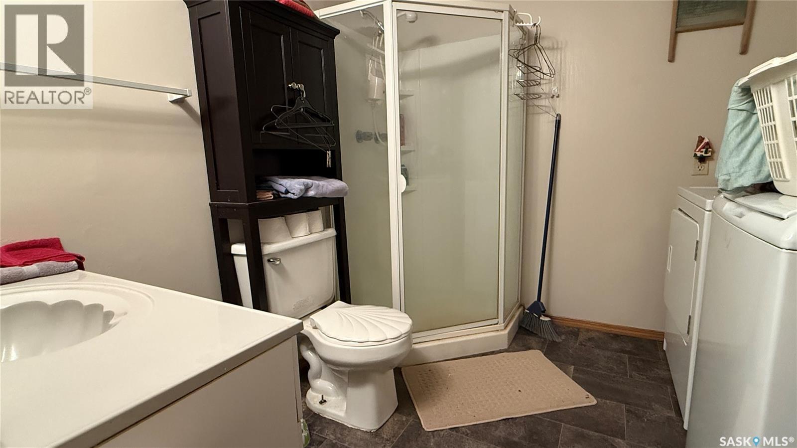 10326 Henderson Drive, North Battleford, SK - Indoor Photo Showing Bathroom