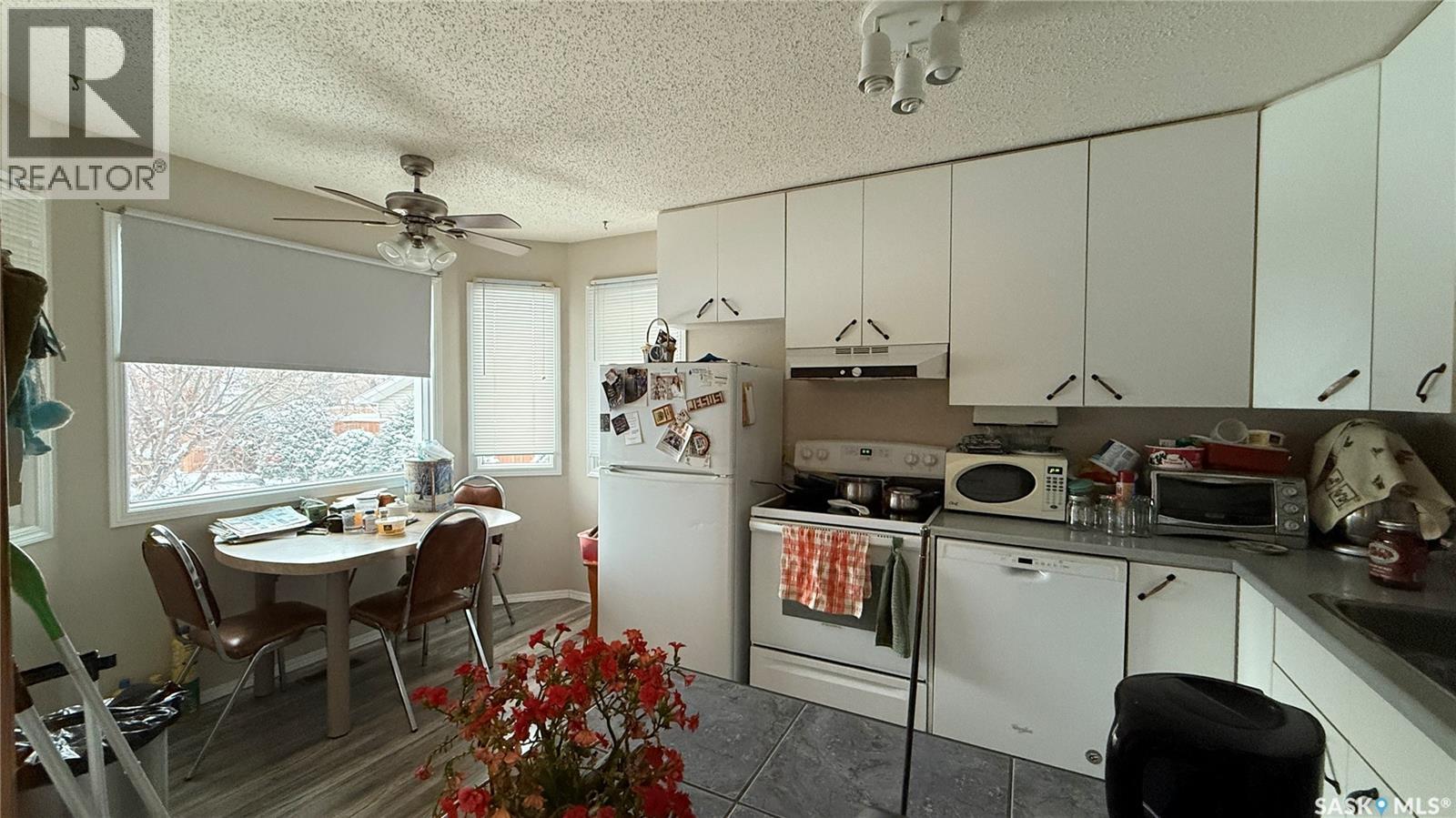 10326 Henderson Drive, North Battleford, SK - Indoor Photo Showing Kitchen