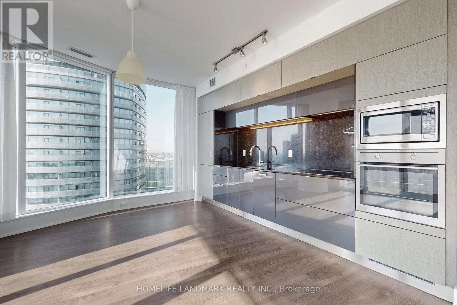 5510 - 10 York Street, Toronto, ON - Indoor Photo Showing Kitchen