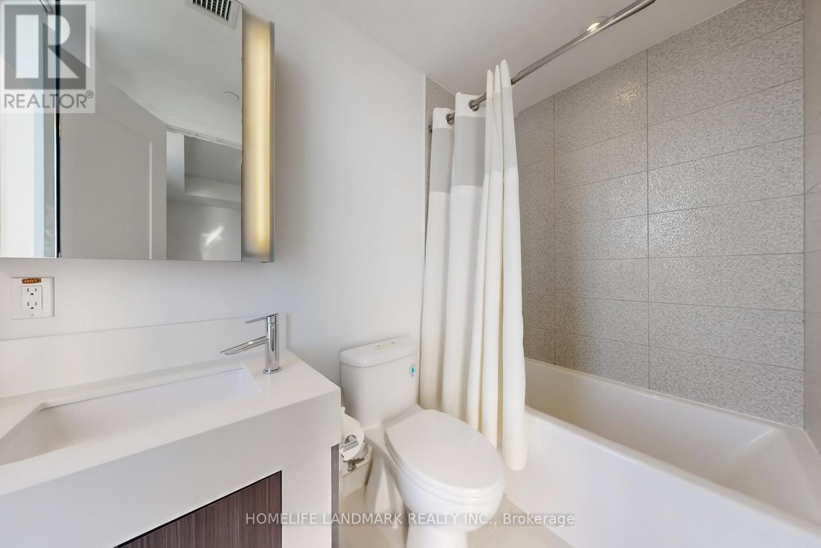 5510 - 10 York Street, Toronto, ON - Indoor Photo Showing Bathroom