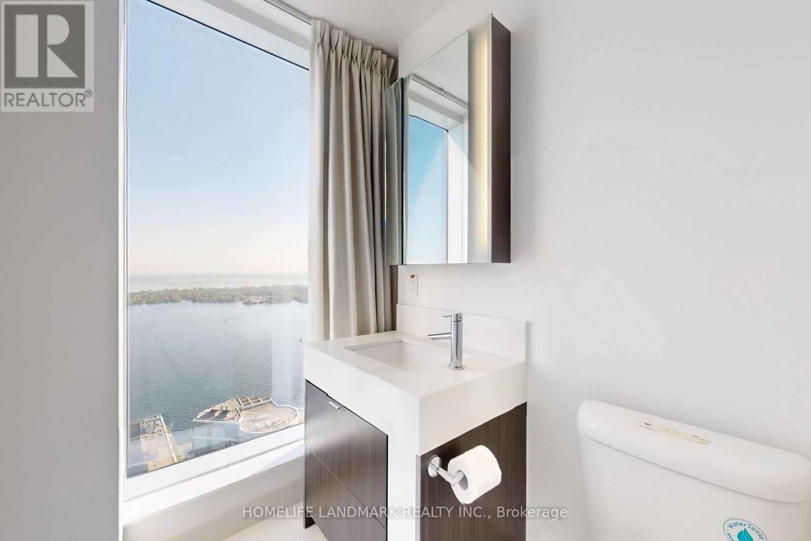 5510 - 10 York Street, Toronto, ON - Indoor Photo Showing Bathroom