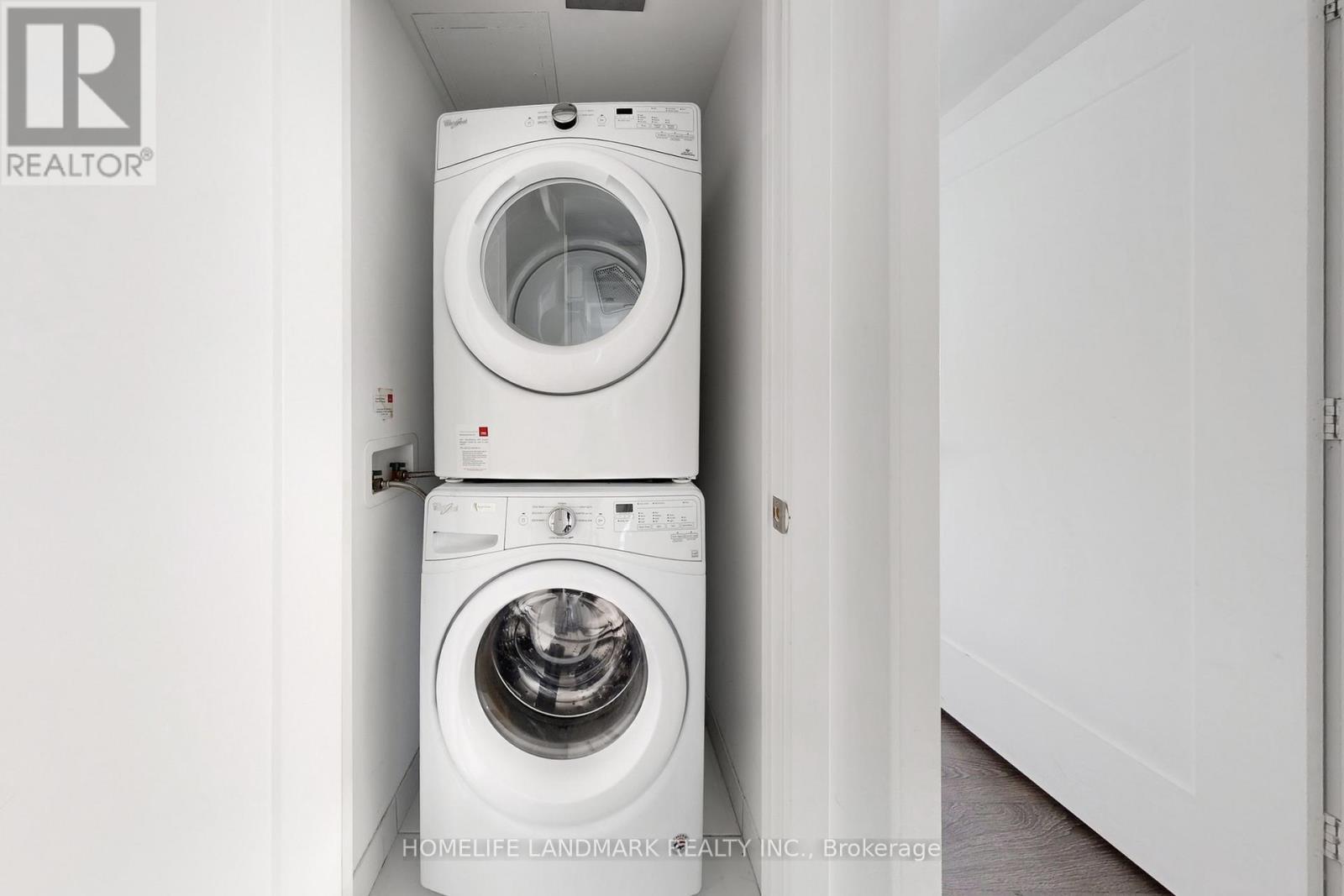 5510 - 10 York Street, Toronto, ON - Indoor Photo Showing Laundry Room
