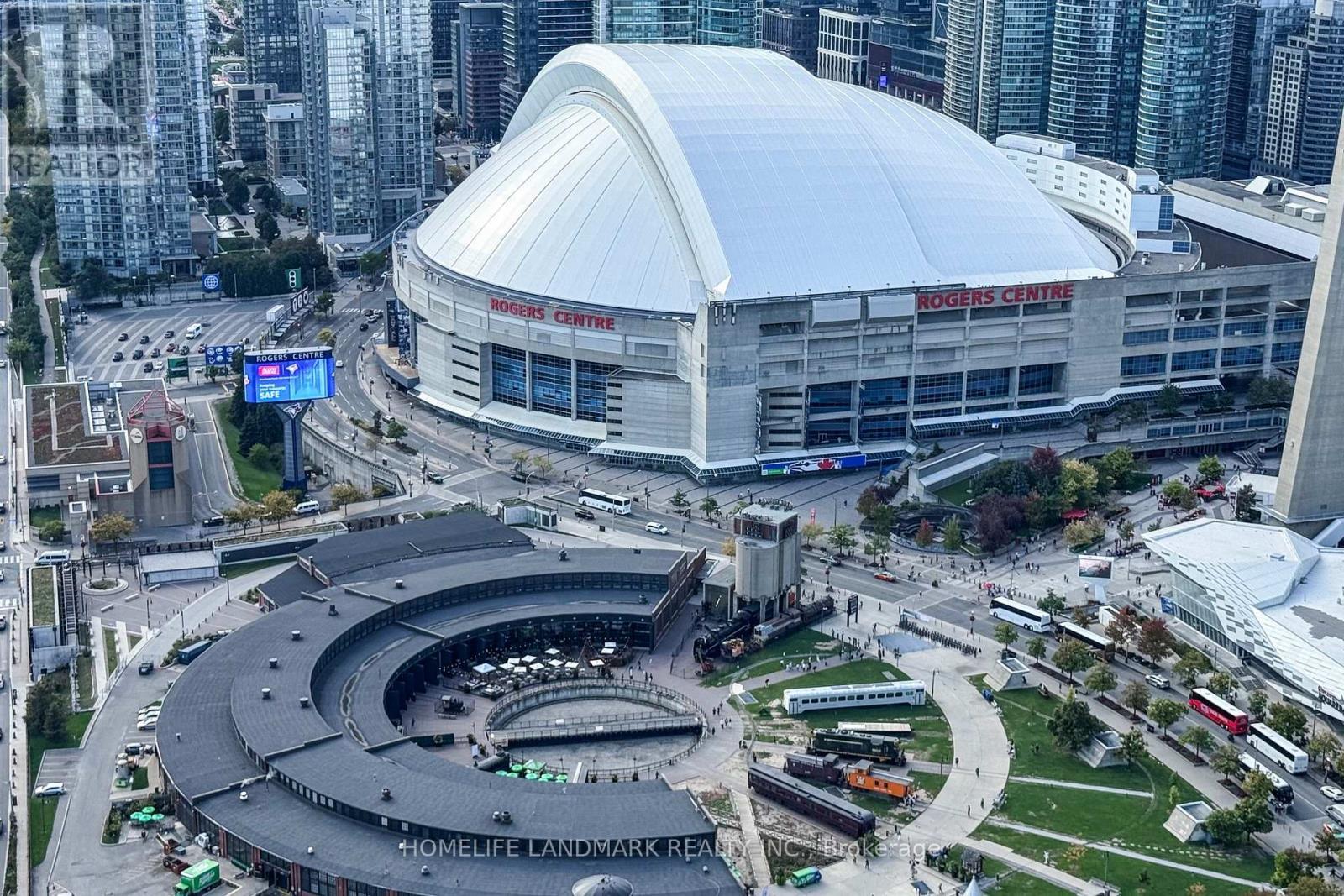 5510 - 10 York Street, Toronto, ON - Outdoor