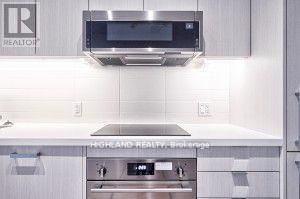 510 - 250 Lawrence Avenue W, Toronto, ON - Indoor Photo Showing Kitchen