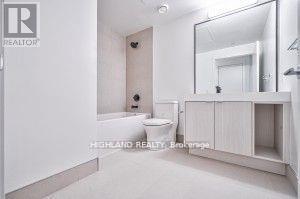 510 - 250 Lawrence Avenue W, Toronto, ON - Indoor Photo Showing Bathroom