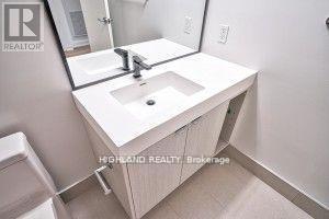 510 - 250 Lawrence Avenue W, Toronto, ON - Indoor Photo Showing Bathroom