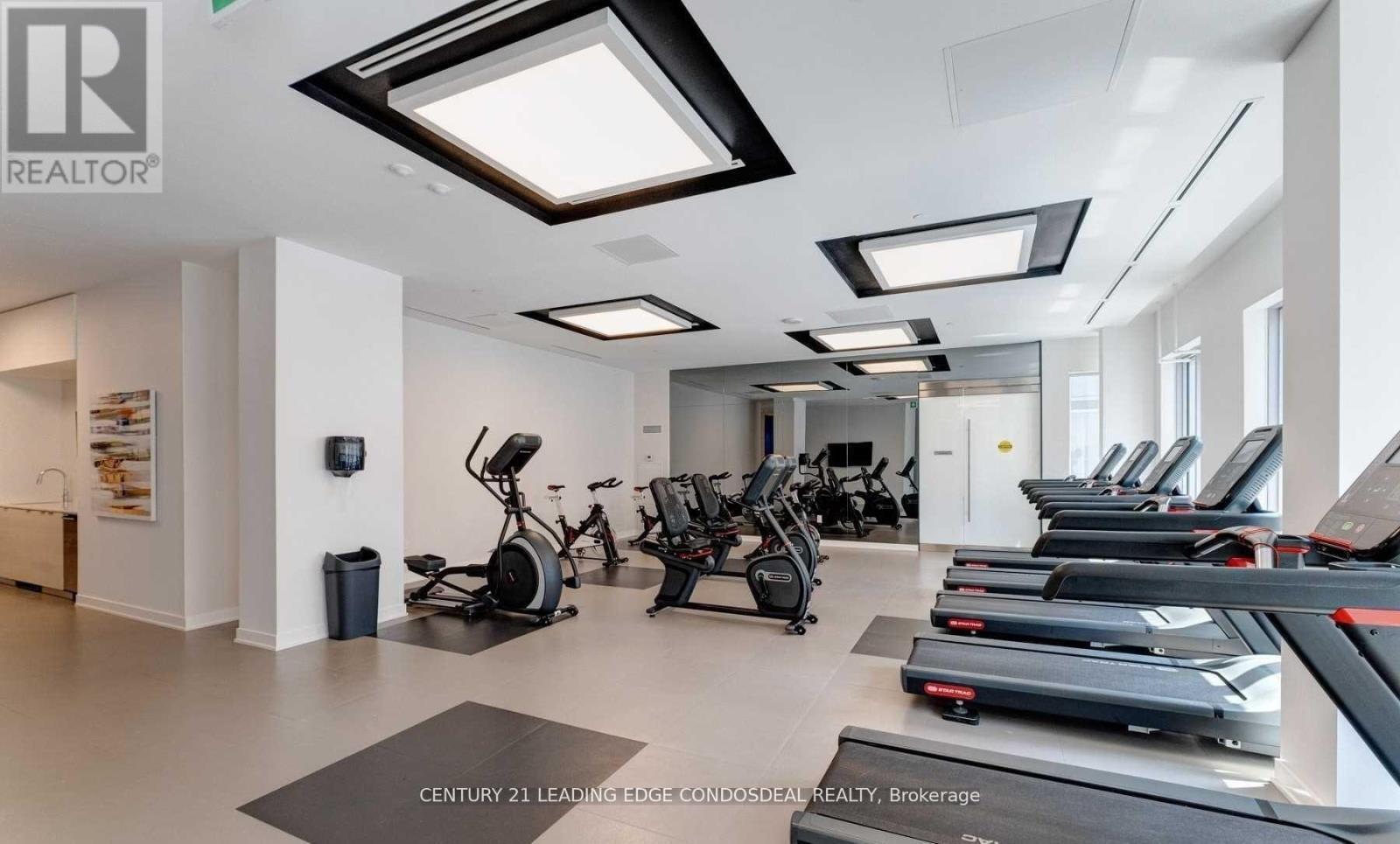 1605 - 99 Broadway Avenue, Toronto, ON - Indoor Photo Showing Gym Room