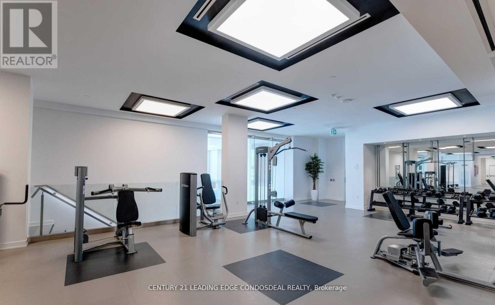 1605 - 99 Broadway Avenue, Toronto, ON - Indoor Photo Showing Gym Room