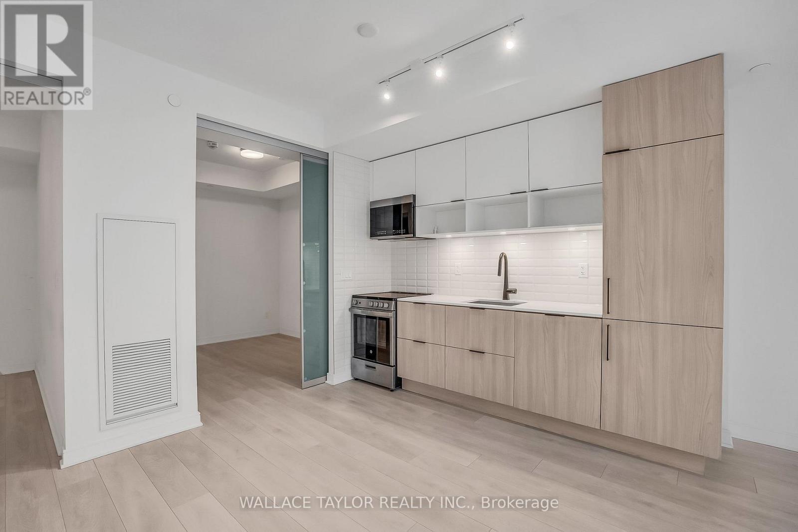 12 - 35 Rolling Mills Road, Toronto, ON - Indoor Photo Showing Kitchen