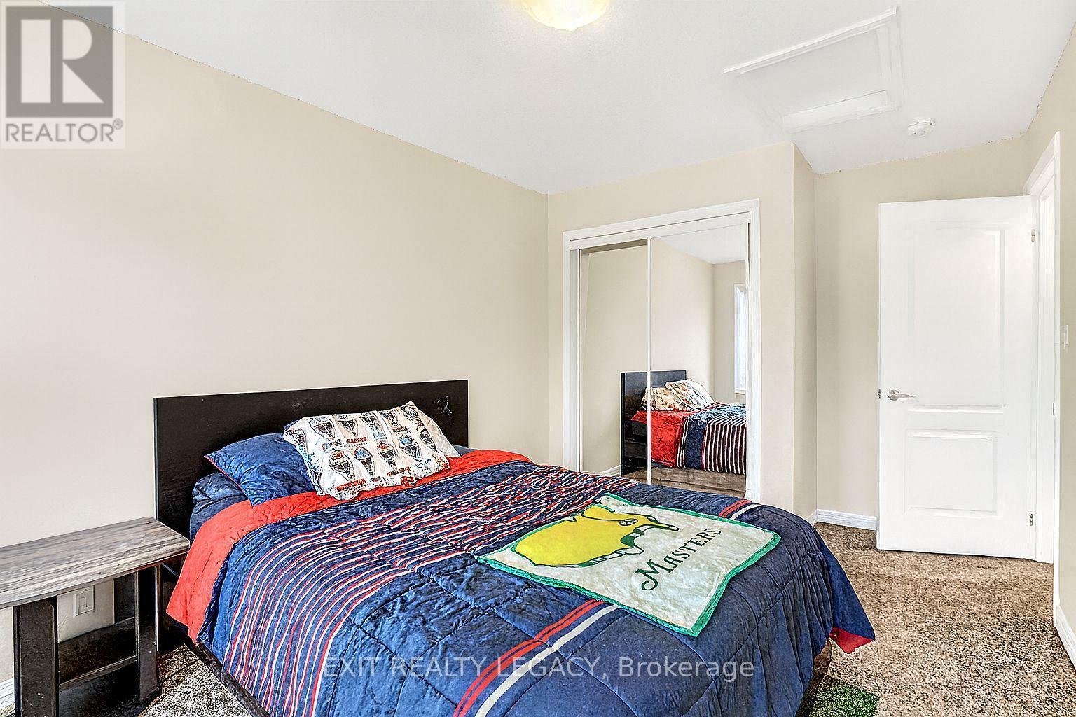 15 Sunhaven Lane, Thorold, ON - Indoor Photo Showing Bedroom