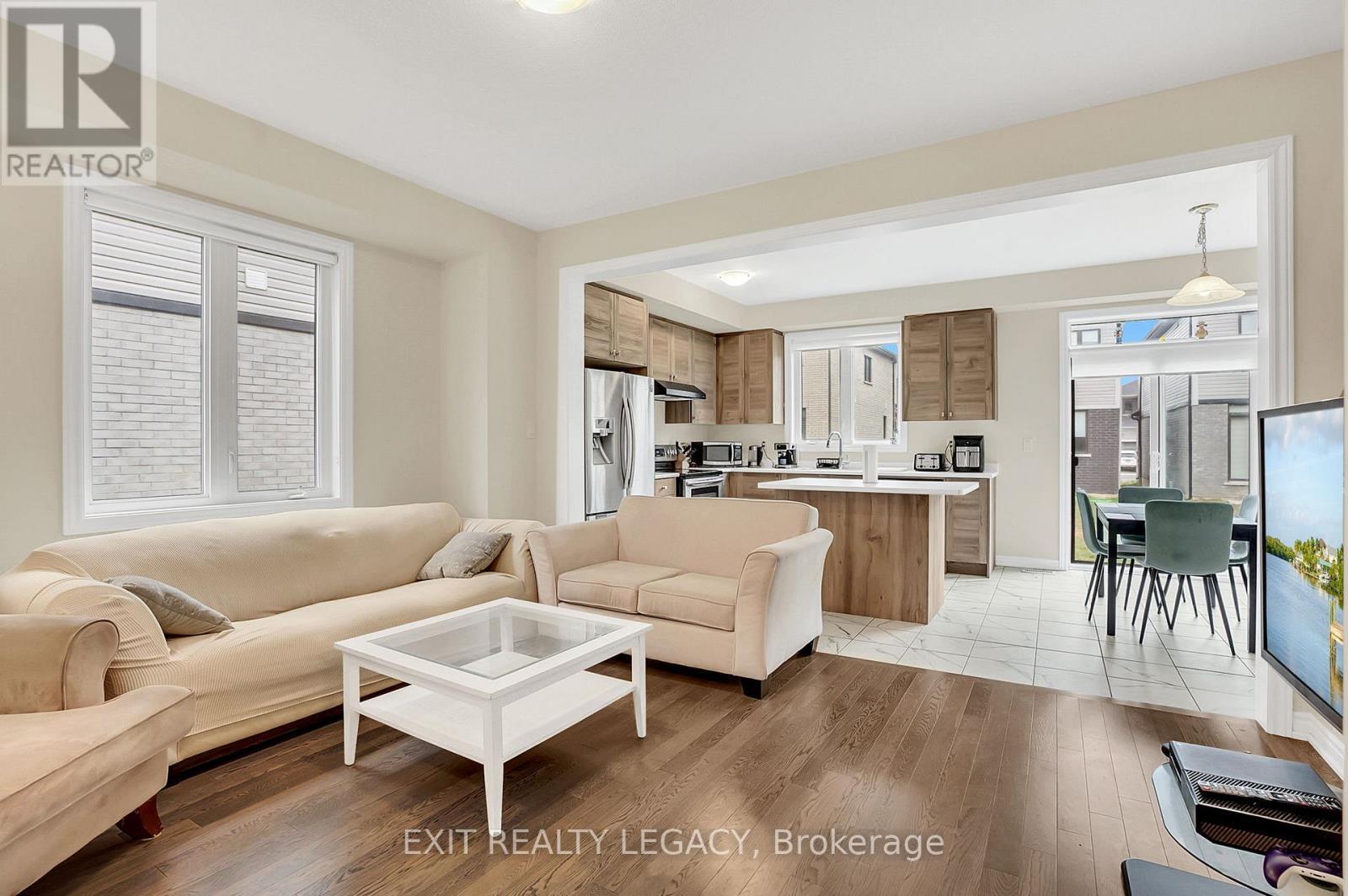 15 Sunhaven Lane, Thorold, ON - Indoor Photo Showing Living Room