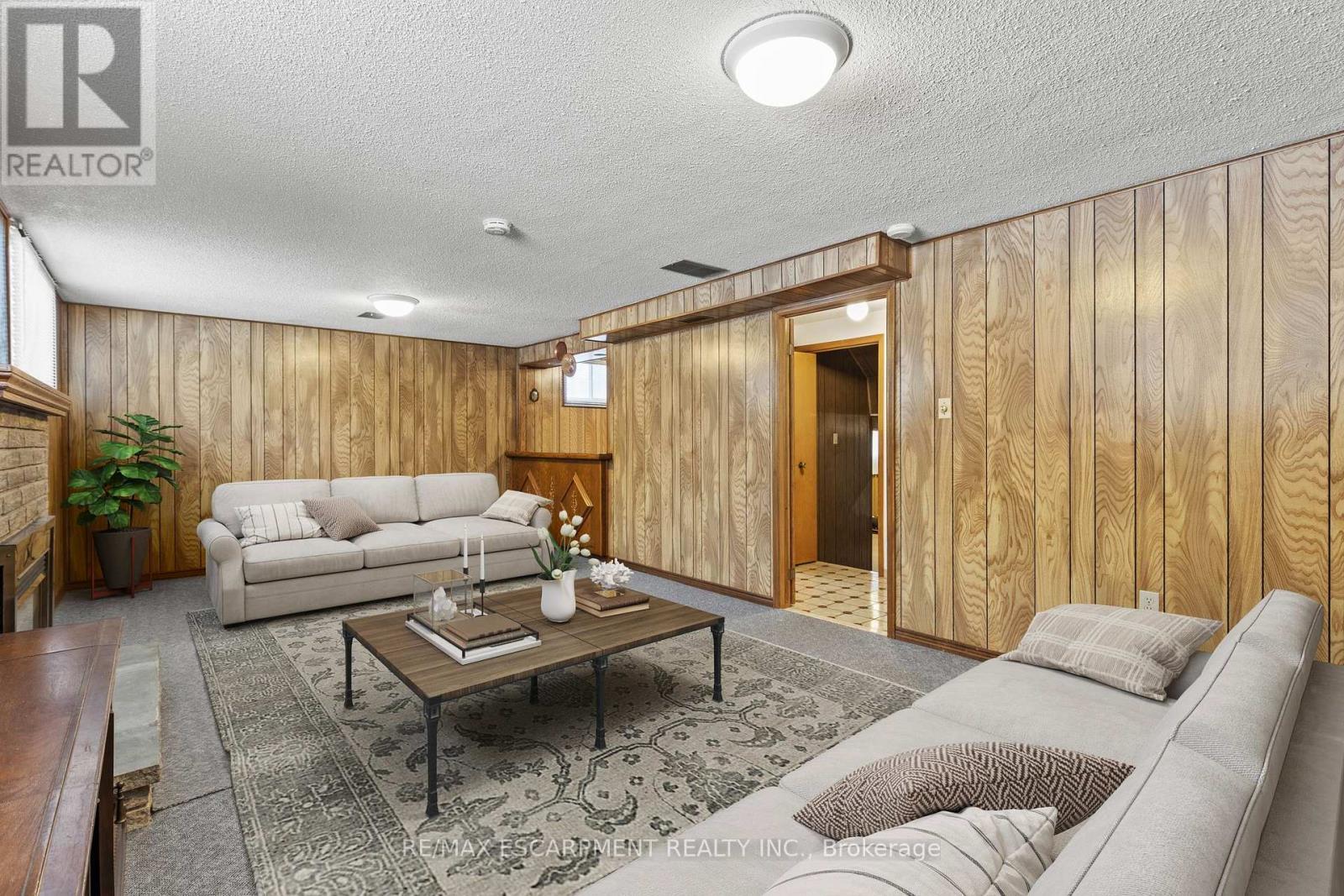 88 Glen Valley Drive, Hamilton, ON - Indoor Photo Showing Living Room