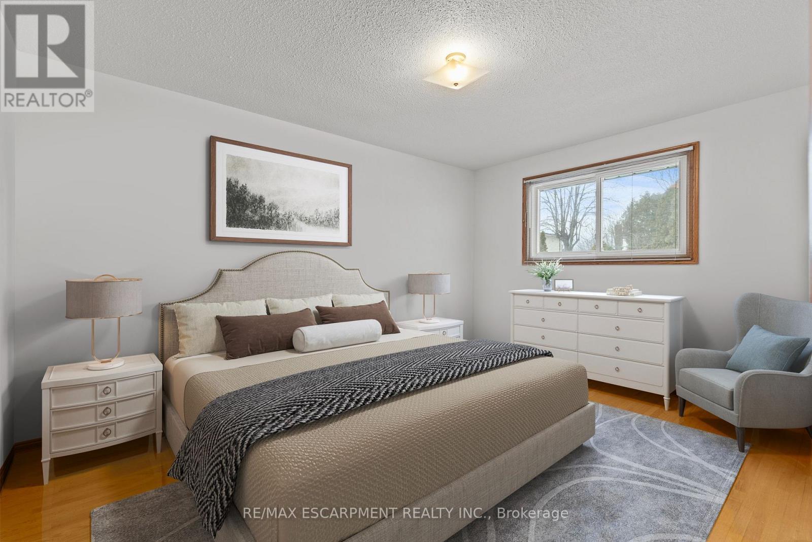 88 Glen Valley Drive, Hamilton, ON - Indoor Photo Showing Bedroom