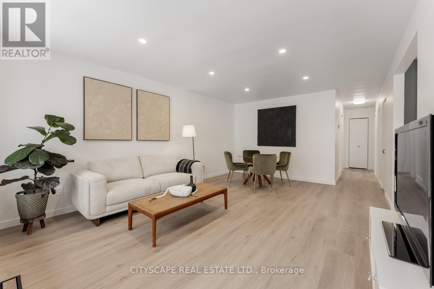 79 Henry Street, Cambridge, ON - Indoor Photo Showing Living Room