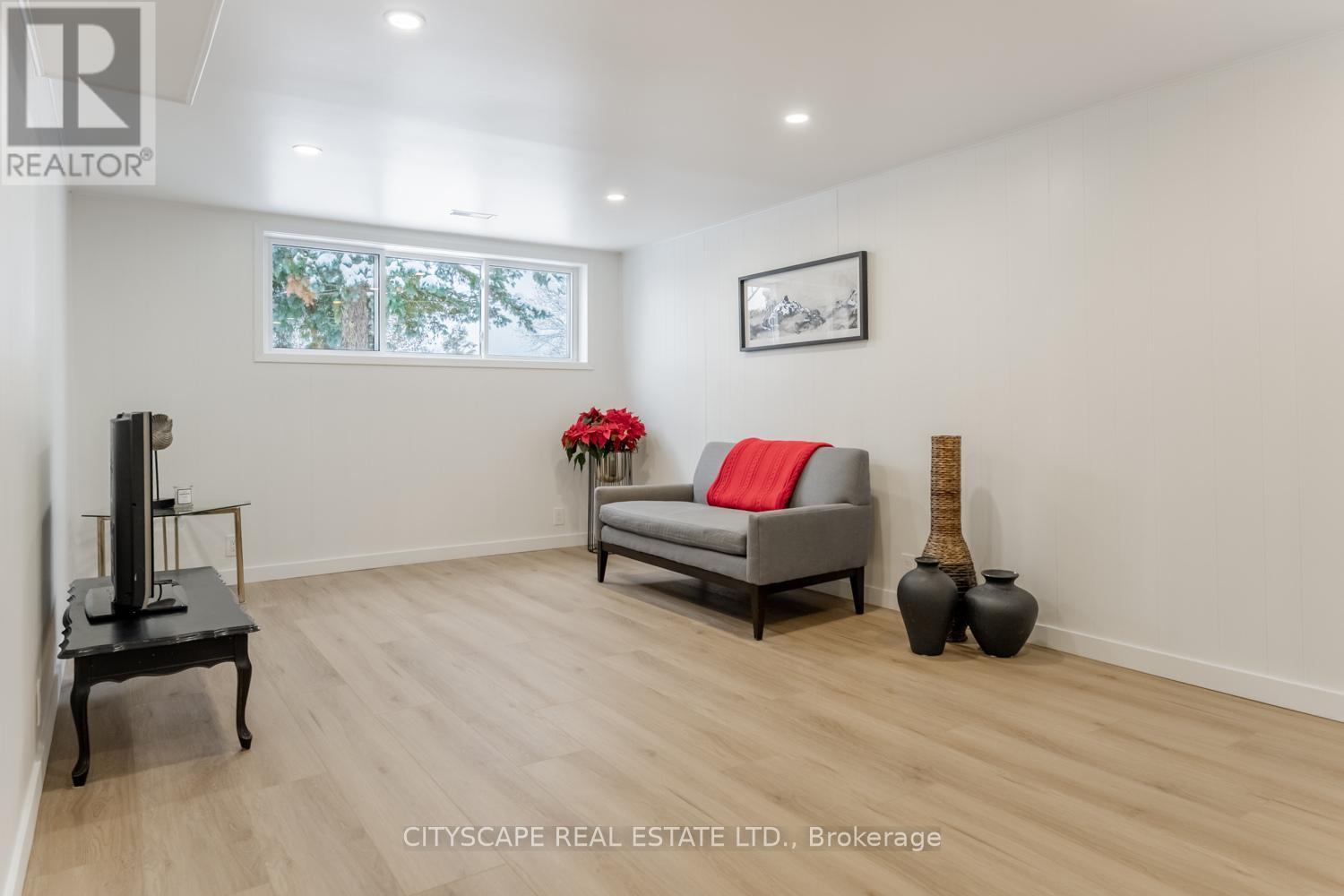 79 Henry Street, Cambridge, ON - Indoor Photo Showing Other Room