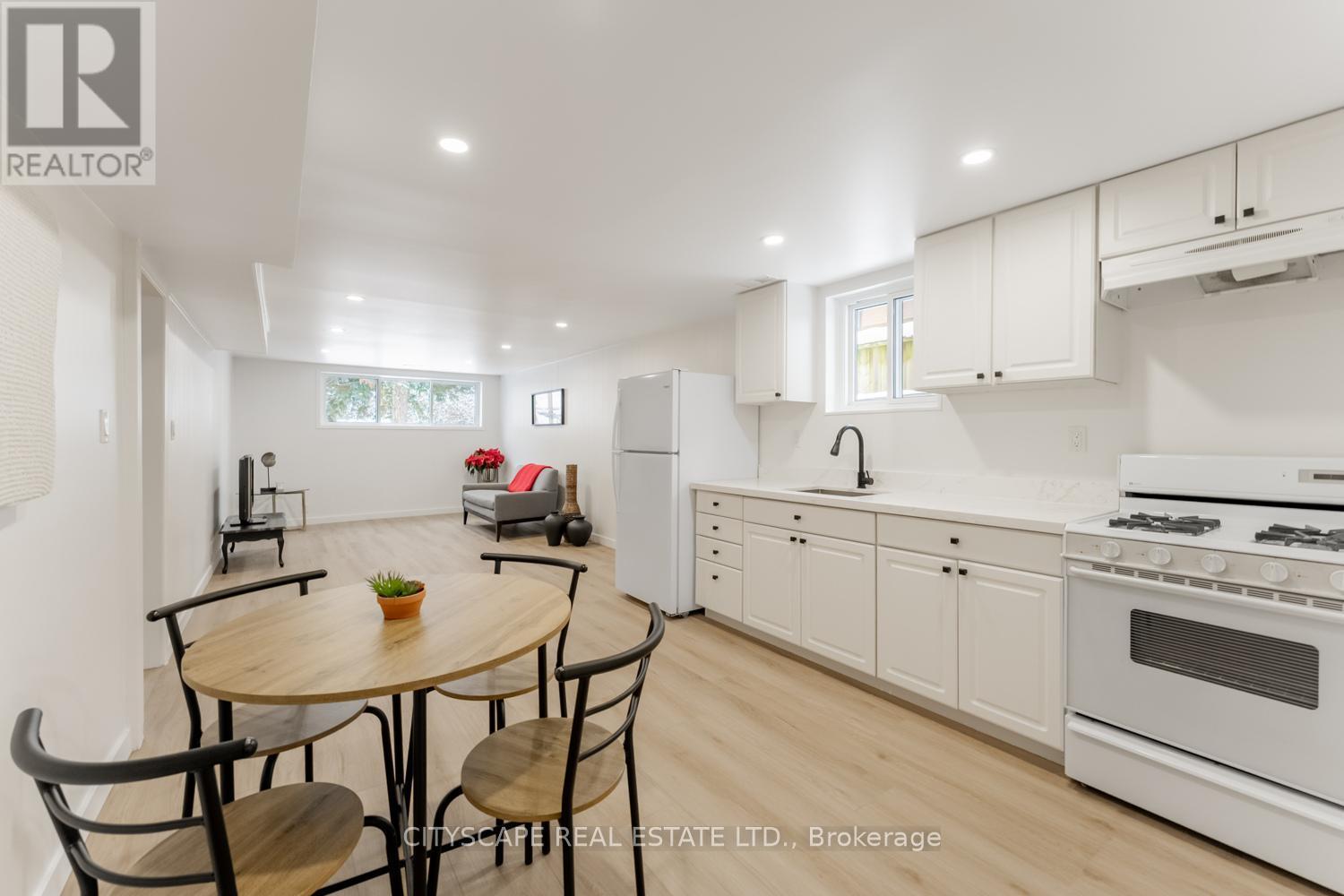 79 Henry Street, Cambridge, ON - Indoor Photo Showing Kitchen