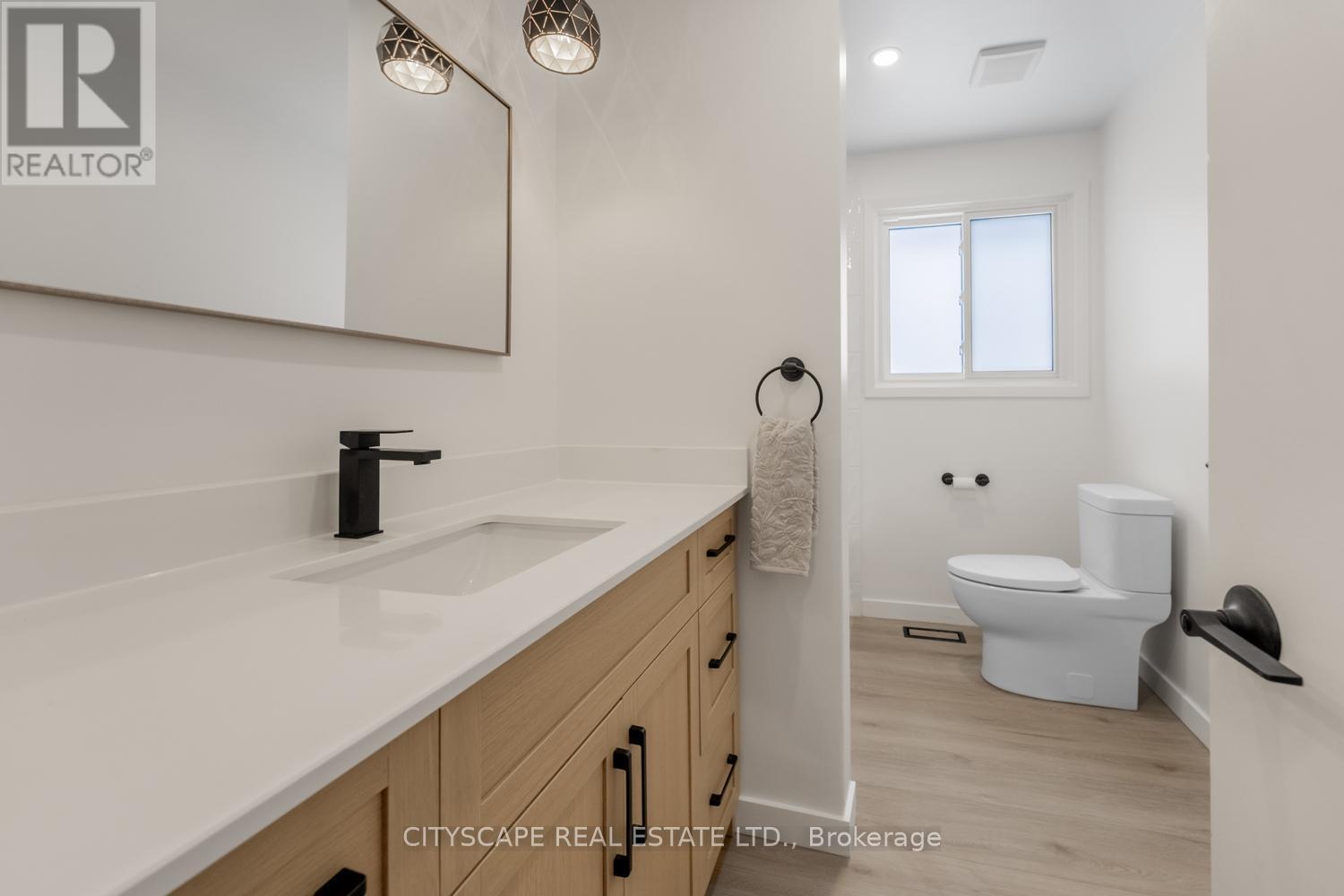 79 Henry Street, Cambridge, ON - Indoor Photo Showing Bathroom