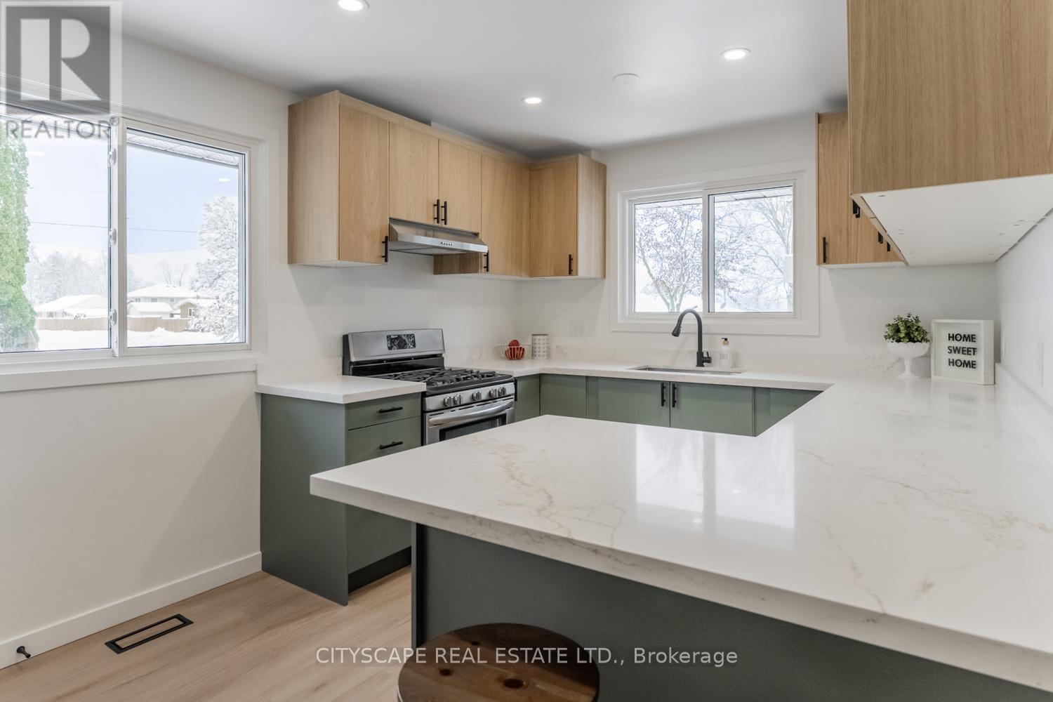 79 Henry Street, Cambridge, ON - Indoor Photo Showing Kitchen