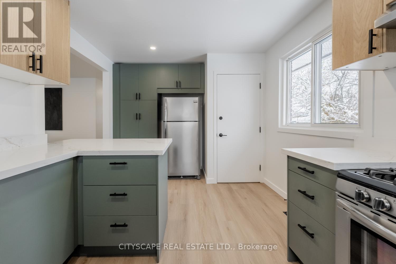 79 Henry Street, Cambridge, ON - Indoor Photo Showing Kitchen