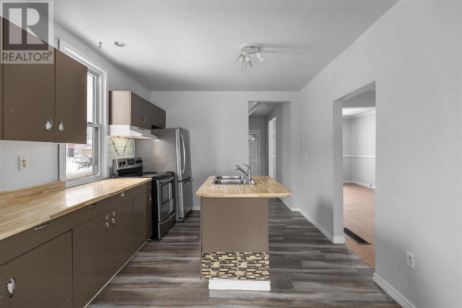 32 Cathcart St, Sault Ste. Marie, ON - Indoor Photo Showing Kitchen With Double Sink