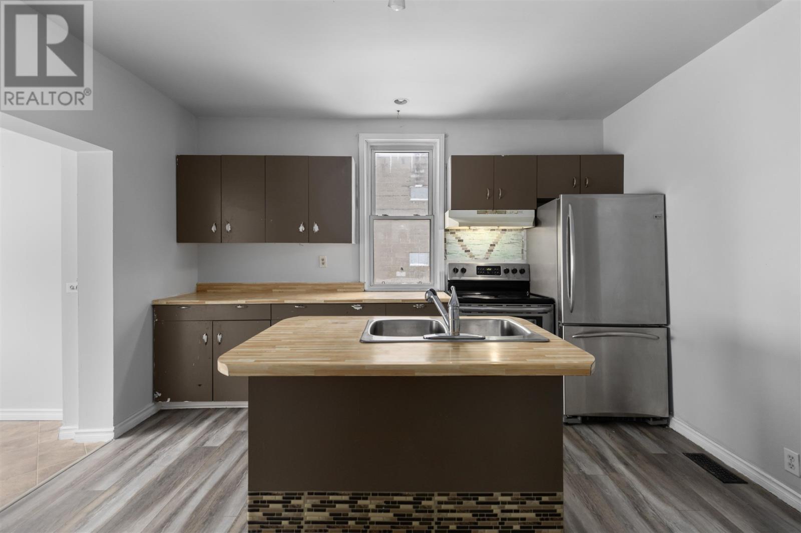32 Cathcart St, Sault Ste. Marie, ON - Indoor Photo Showing Kitchen With Double Sink