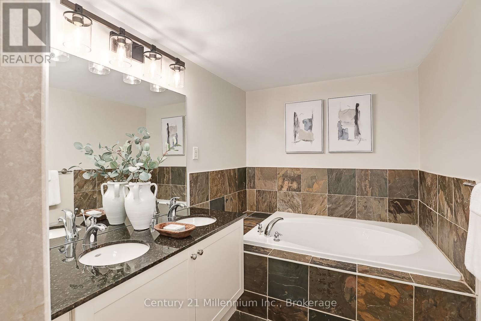 201 - 6 Joseph Trail, Collingwood, ON - Indoor Photo Showing Bathroom