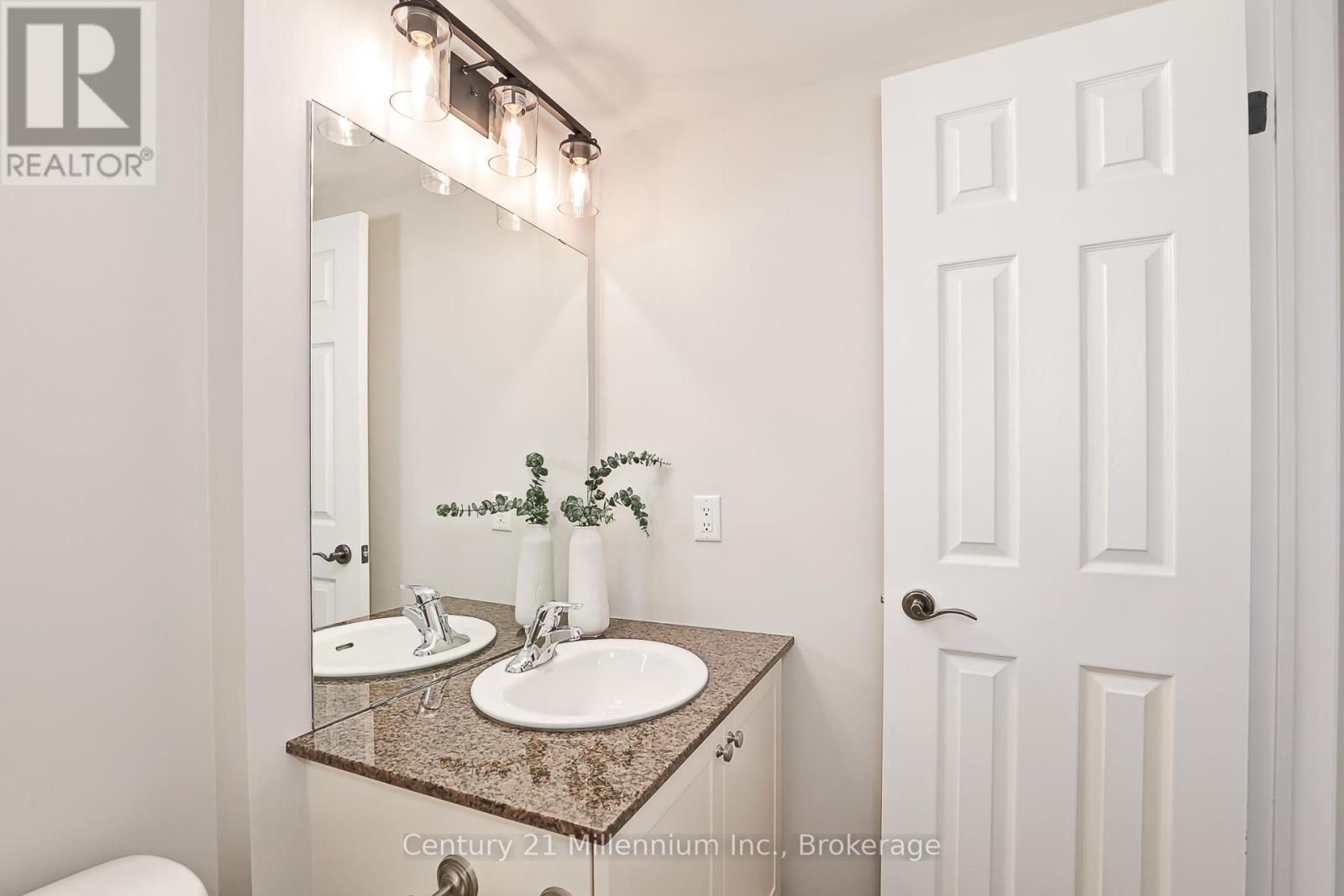 201 - 6 Joseph Trail, Collingwood, ON - Indoor Photo Showing Bathroom