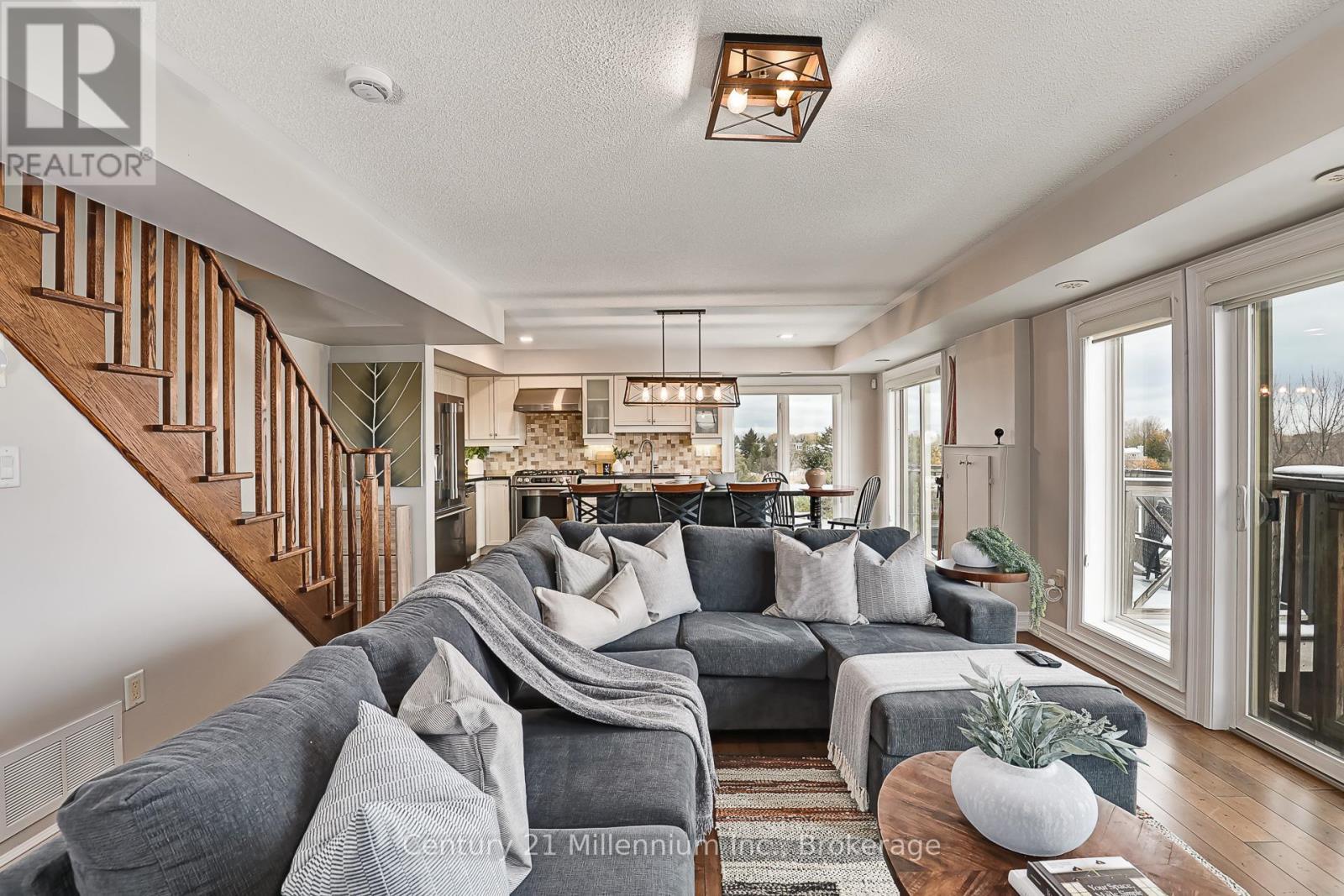 201 - 6 Joseph Trail, Collingwood, ON - Indoor Photo Showing Living Room