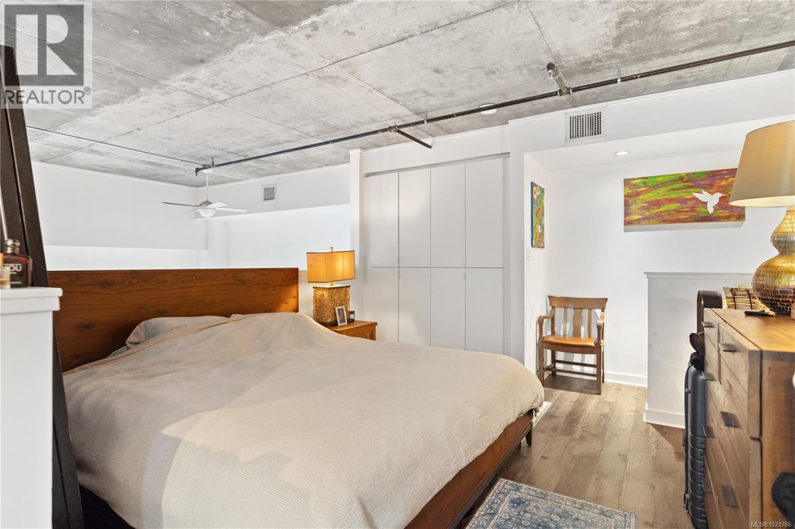 416 770 Fisgard St, Victoria, BC - Indoor Photo Showing Bedroom