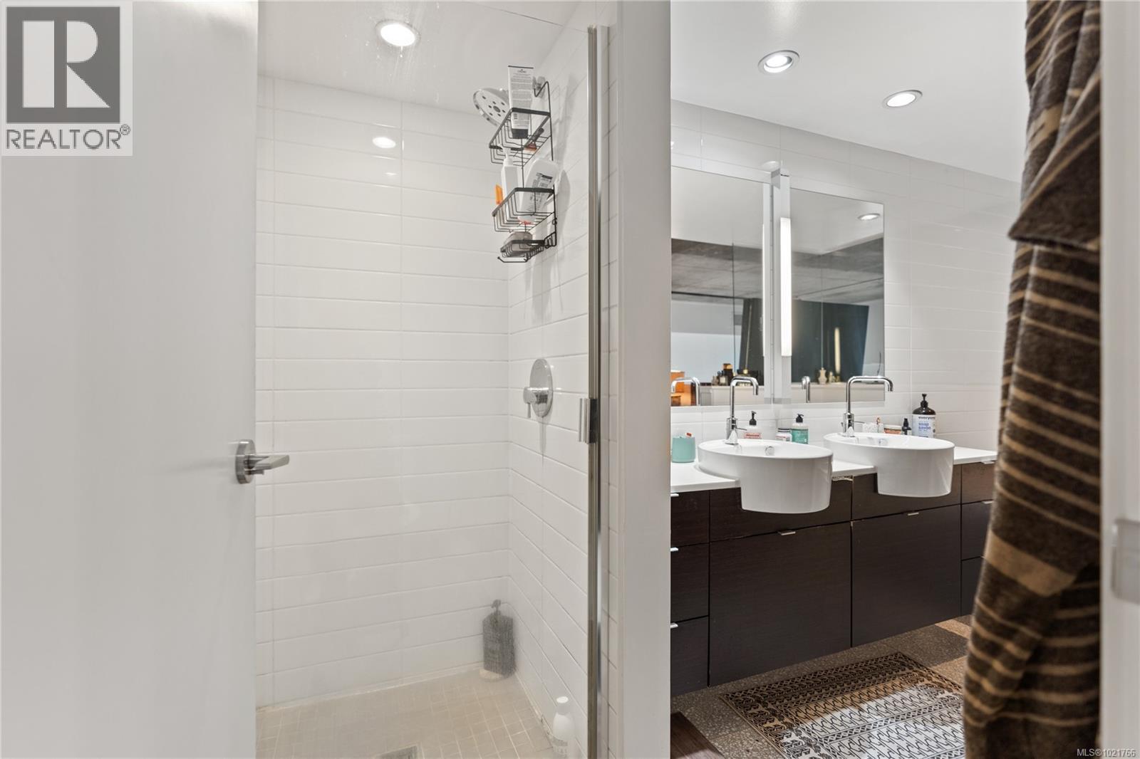 416 770 Fisgard St, Victoria, BC - Indoor Photo Showing Bathroom