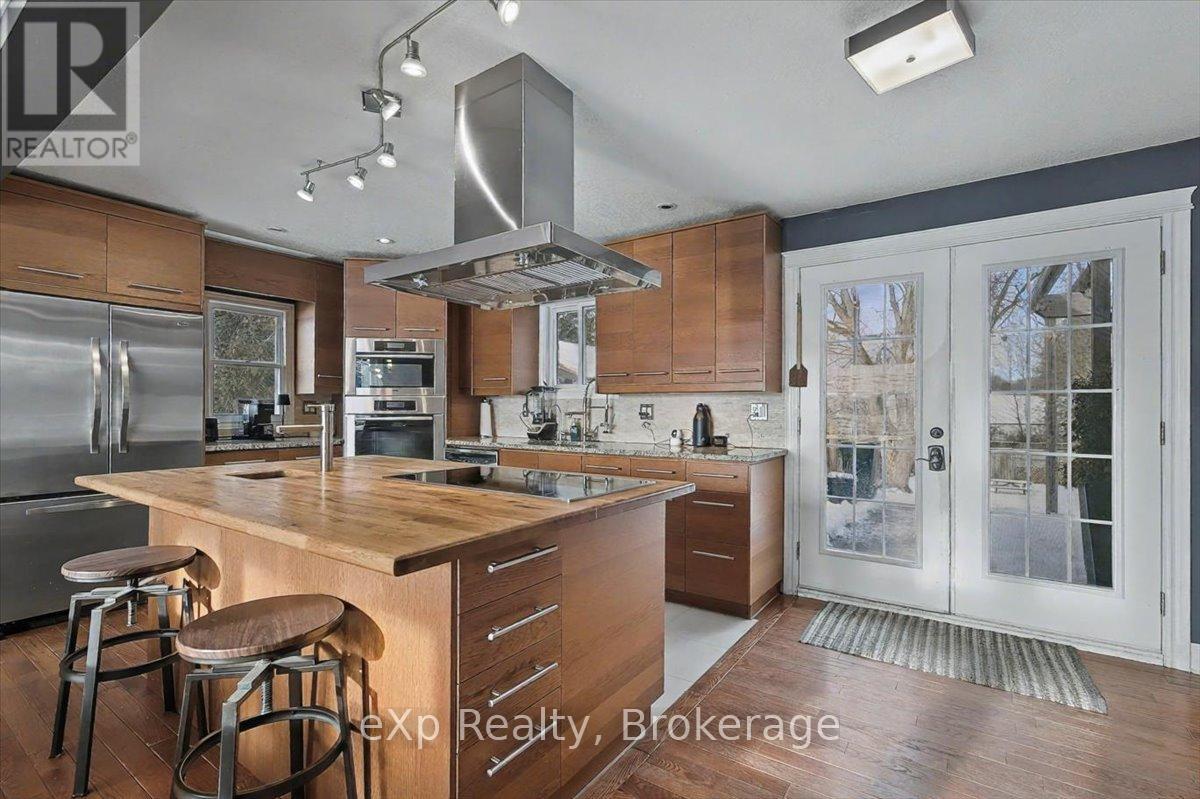 7922 Hwy 7 Highway, Guelph/Eramosa, ON - Indoor Photo Showing Kitchen