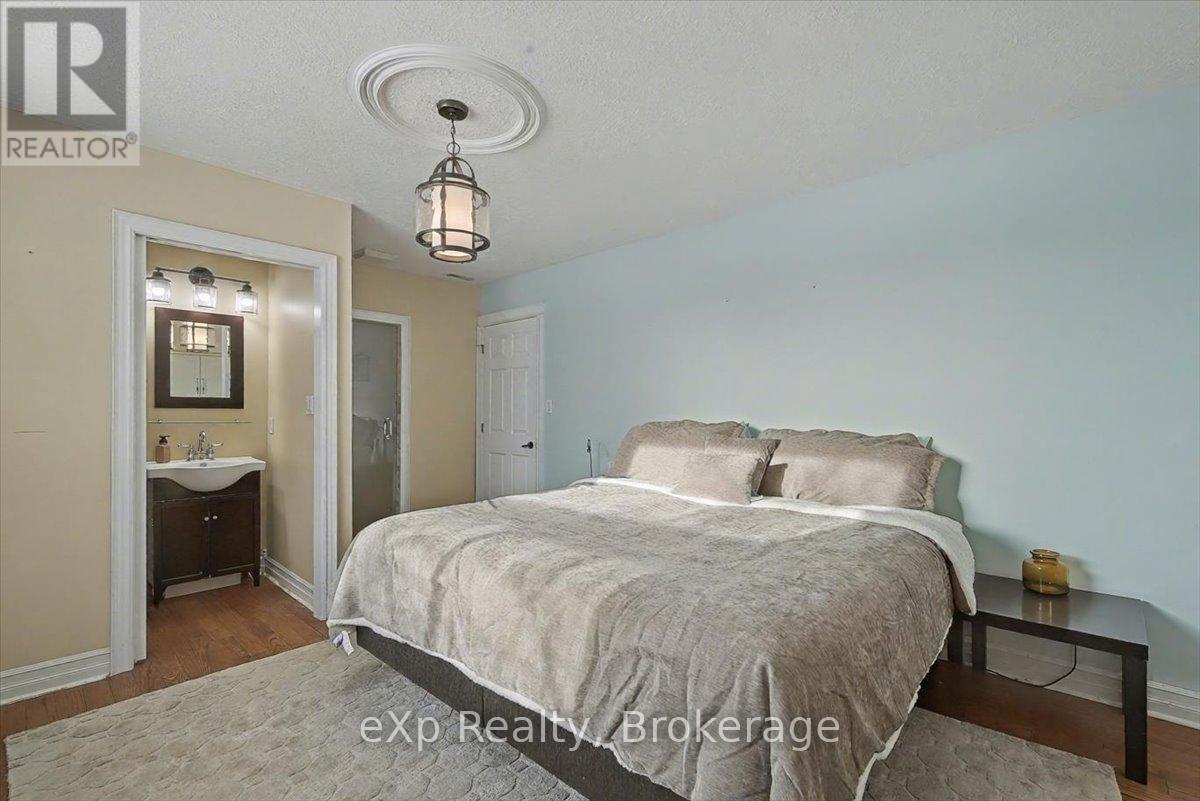 7922 Hwy 7 Highway, Guelph/Eramosa, ON - Indoor Photo Showing Bedroom