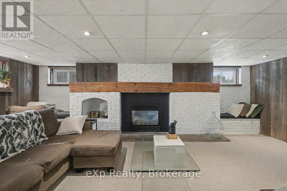 7922 Hwy 7 Highway, Guelph/Eramosa, ON - Indoor With Fireplace