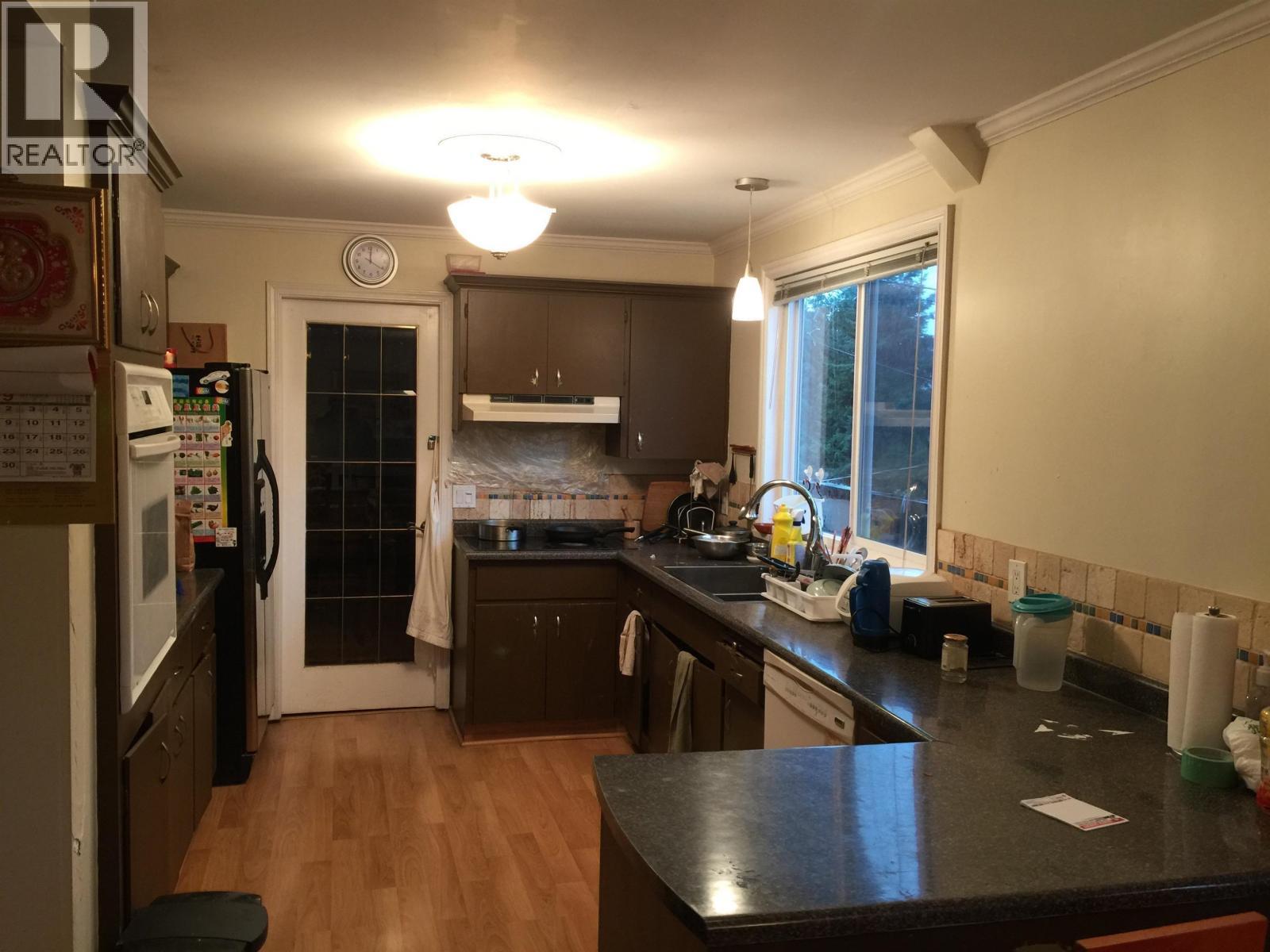 5715 Royal Oak Avenue, Burnaby, BC - Indoor Photo Showing Kitchen With Double Sink