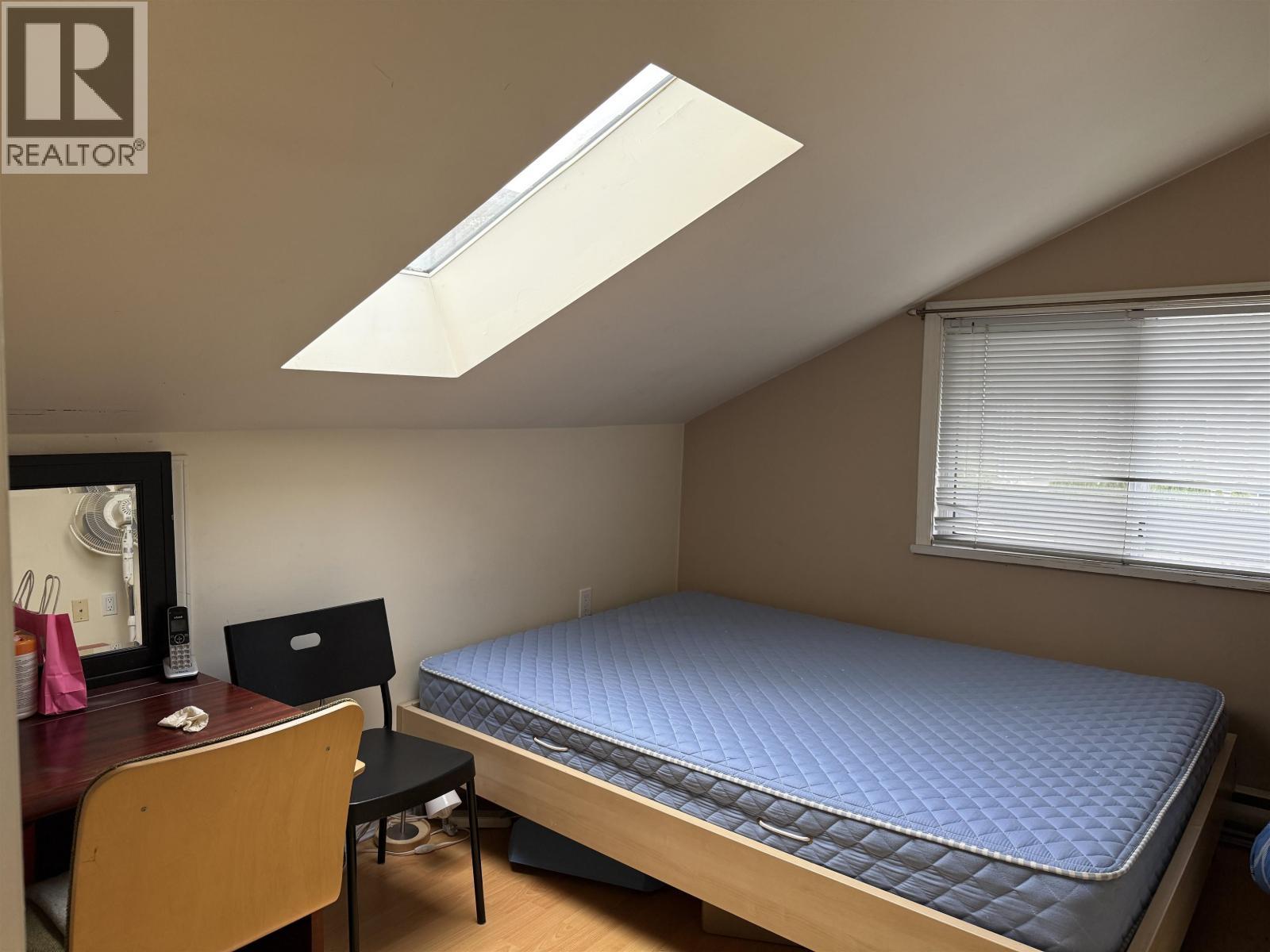 5715 Royal Oak Avenue, Burnaby, BC - Indoor Photo Showing Bedroom