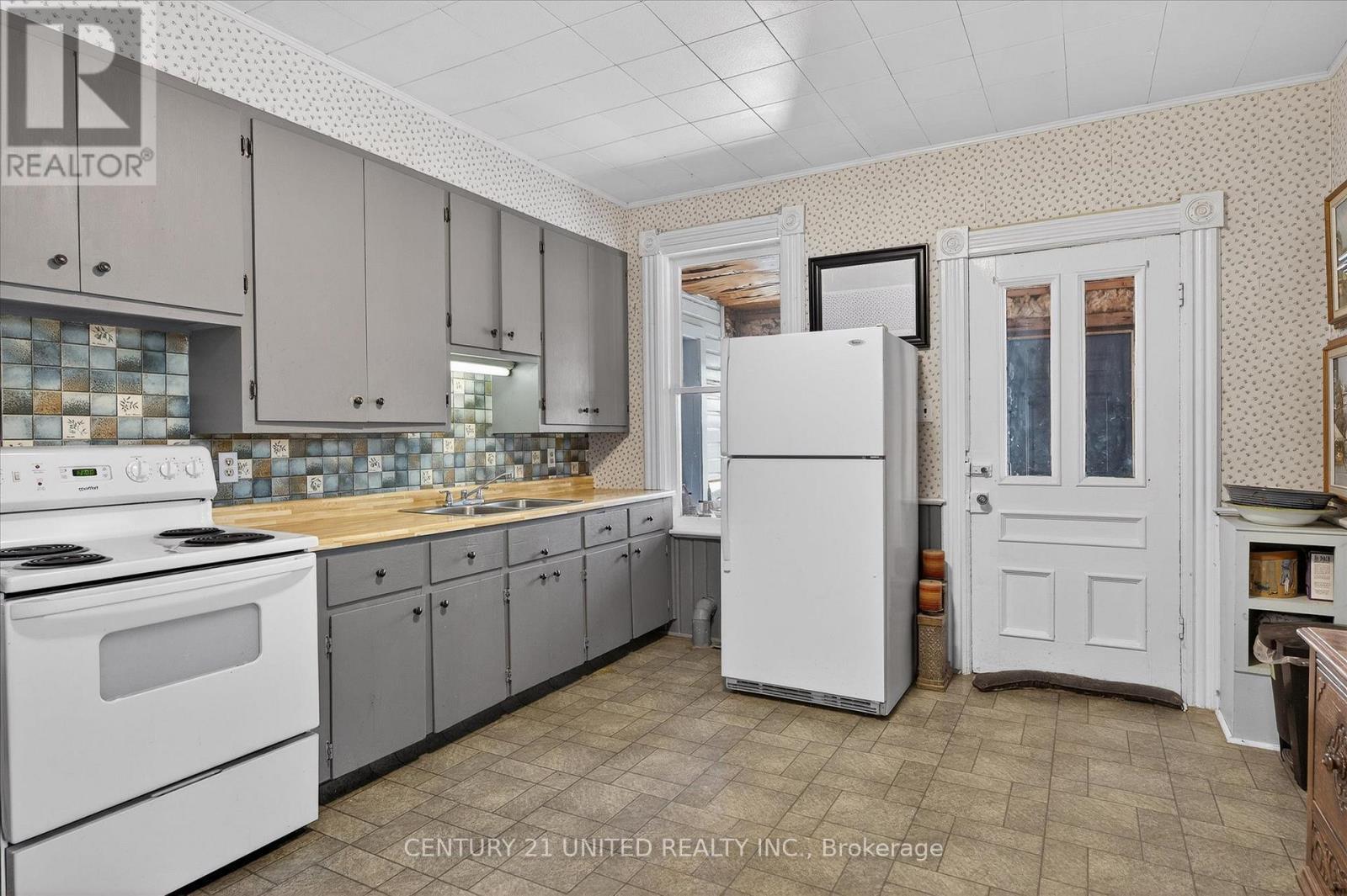 3 Ann Street, Havelock-Belmont-Methuen (Havelock), ON - Indoor Photo Showing Kitchen With Double Sink