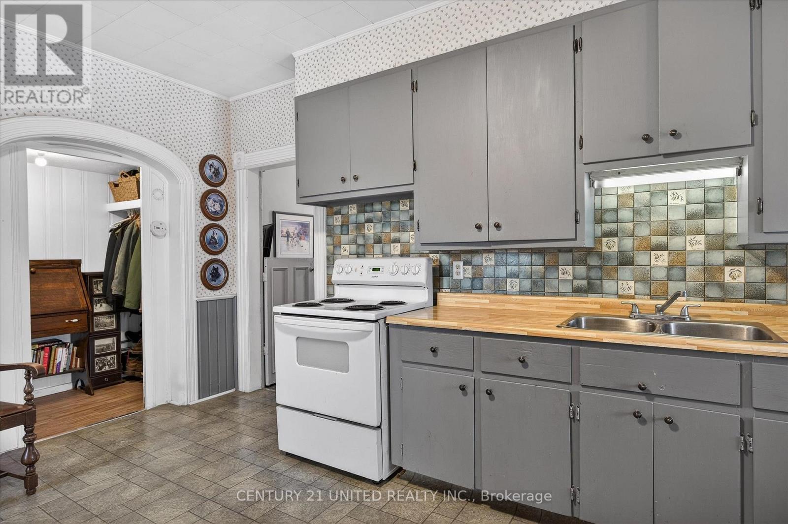3 Ann Street, Havelock-Belmont-Methuen (Havelock), ON - Indoor Photo Showing Kitchen With Double Sink