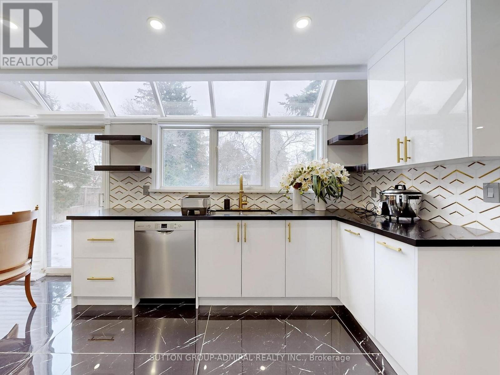 95 Caines (Main And Second Floor) Avenue, Toronto, ON - Indoor Photo Showing Kitchen With Upgraded Kitchen