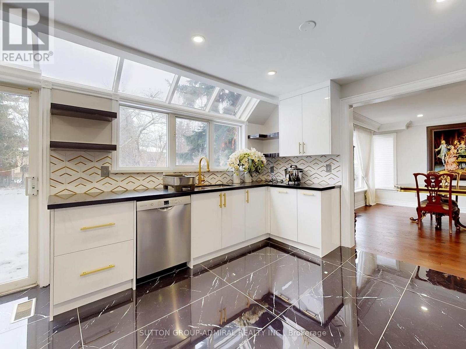 95 Caines (Main And Second Floor) Avenue, Toronto, ON - Indoor Photo Showing Kitchen With Upgraded Kitchen
