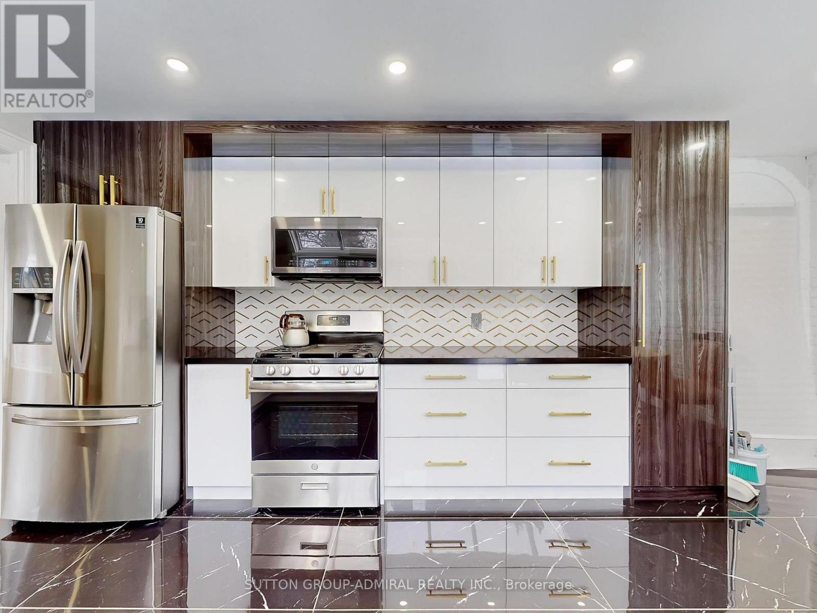 95 Caines (Main And Second Floor) Avenue, Toronto, ON - Indoor Photo Showing Kitchen With Upgraded Kitchen