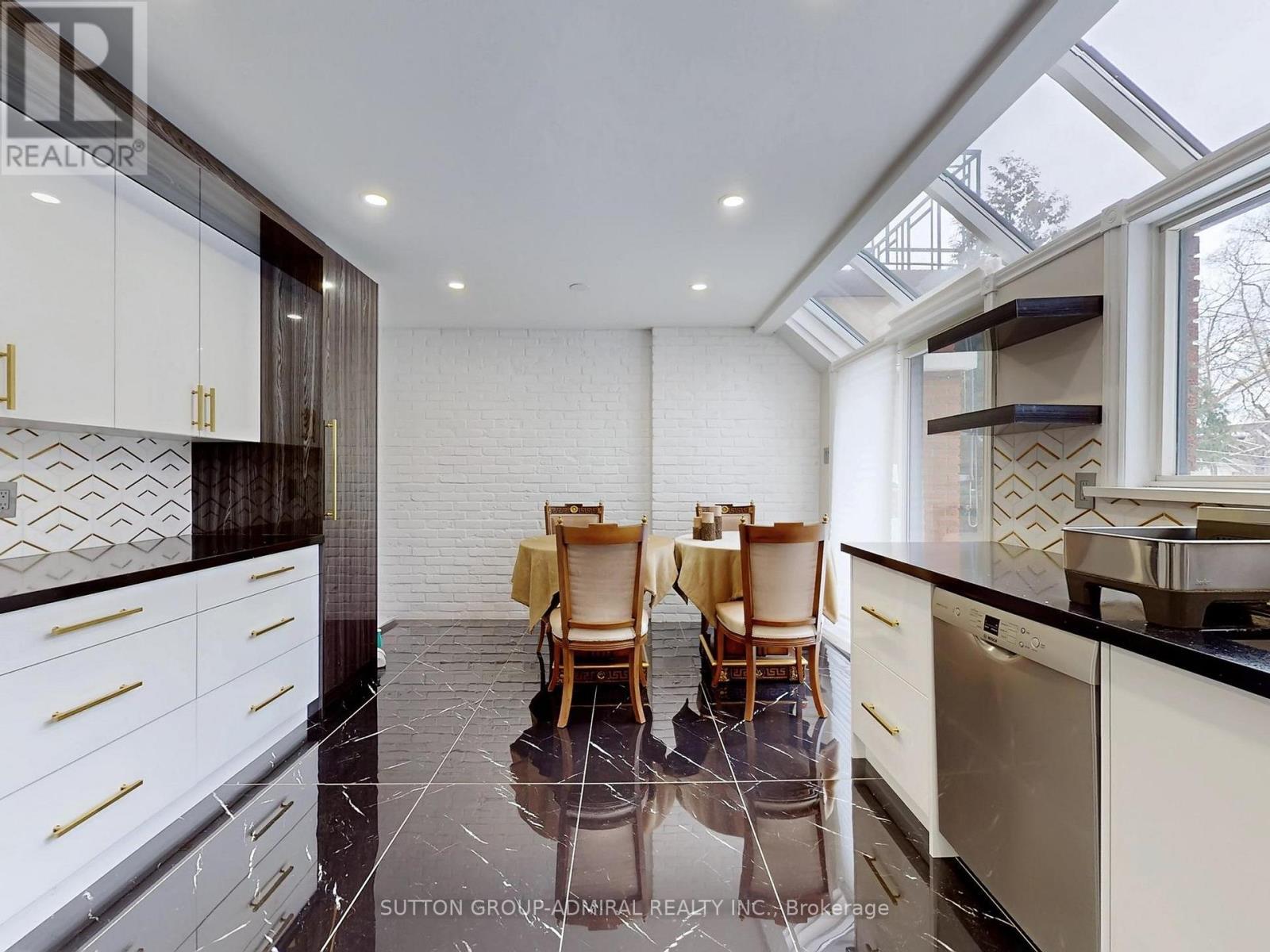 95 Caines (Main And Second Floor) Avenue, Toronto, ON - Indoor Photo Showing Kitchen
