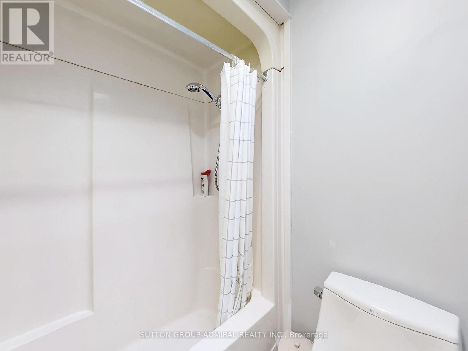 95 Caines (Main And Second Floor) Avenue, Toronto, ON - Indoor Photo Showing Bathroom