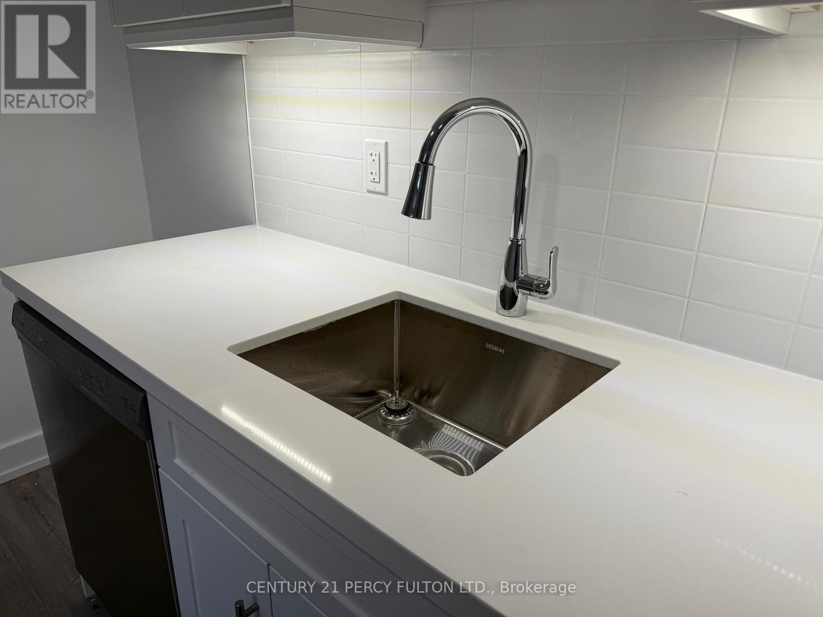 102 - 19 Regency Crescent, Whitby, ON - Indoor